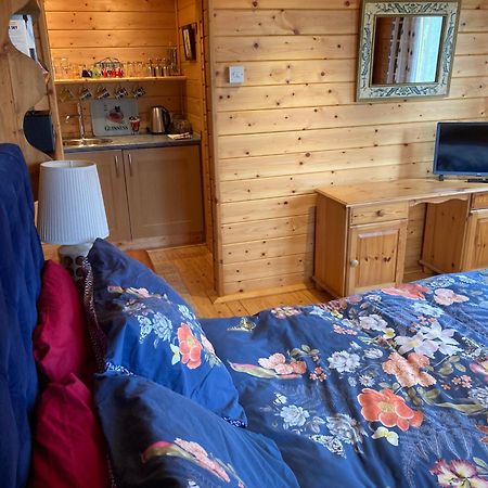 Exclusive 2 Bedroom Apartment With Summer House And Hot Tub ดาเวนทรี ภายนอก รูปภาพ
