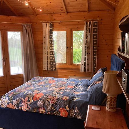 Exclusive 2 Bedroom Apartment With Summer House And Hot Tub ดาเวนทรี ภายนอก รูปภาพ