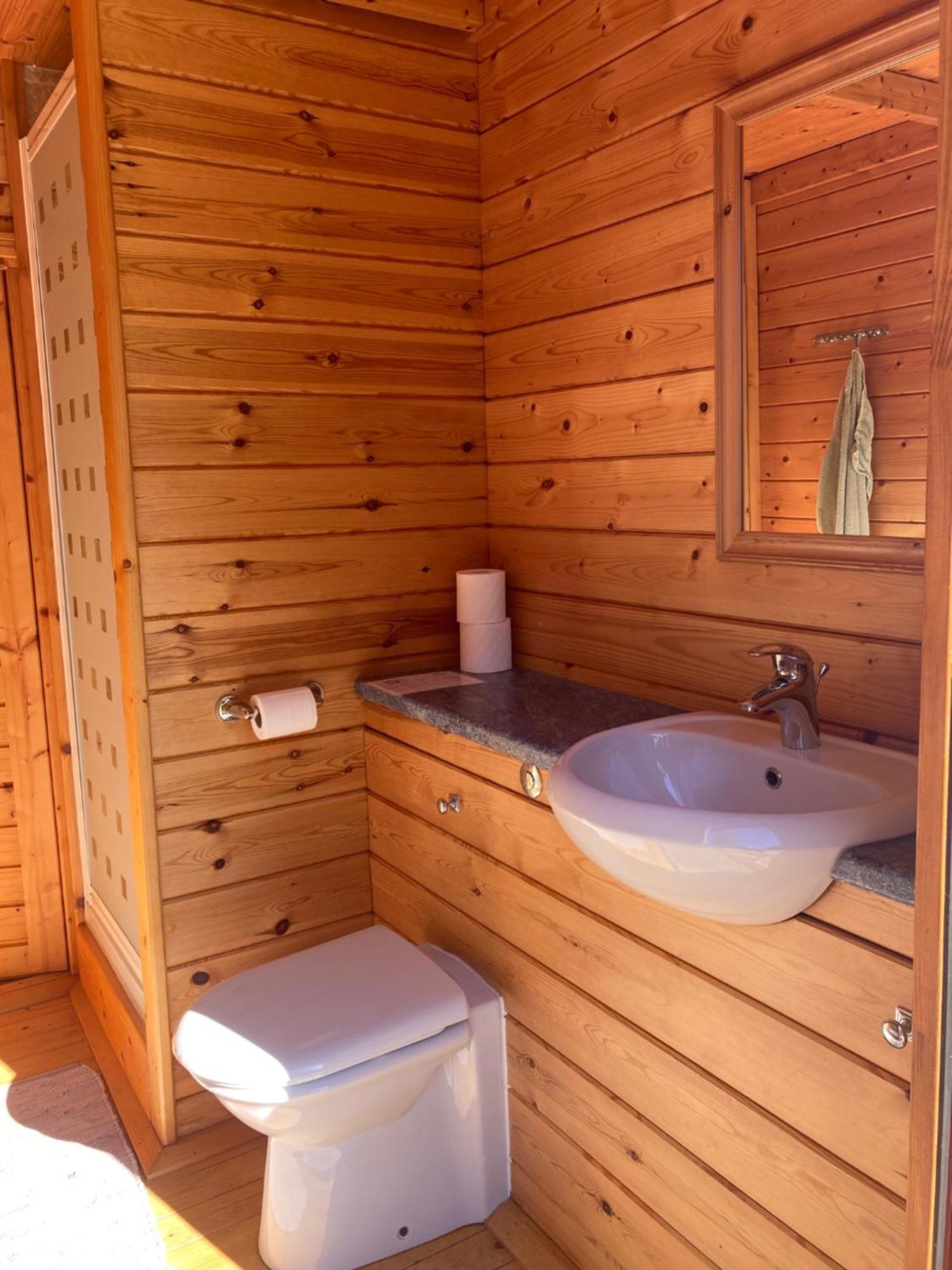 Exclusive 2 Bedroom Apartment With Summer House And Hot Tub ดาเวนทรี ภายนอก รูปภาพ