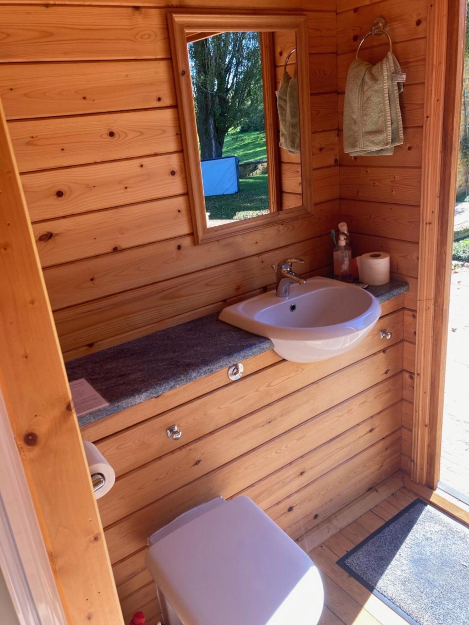Exclusive 2 Bedroom Apartment With Summer House And Hot Tub ดาเวนทรี ภายนอก รูปภาพ