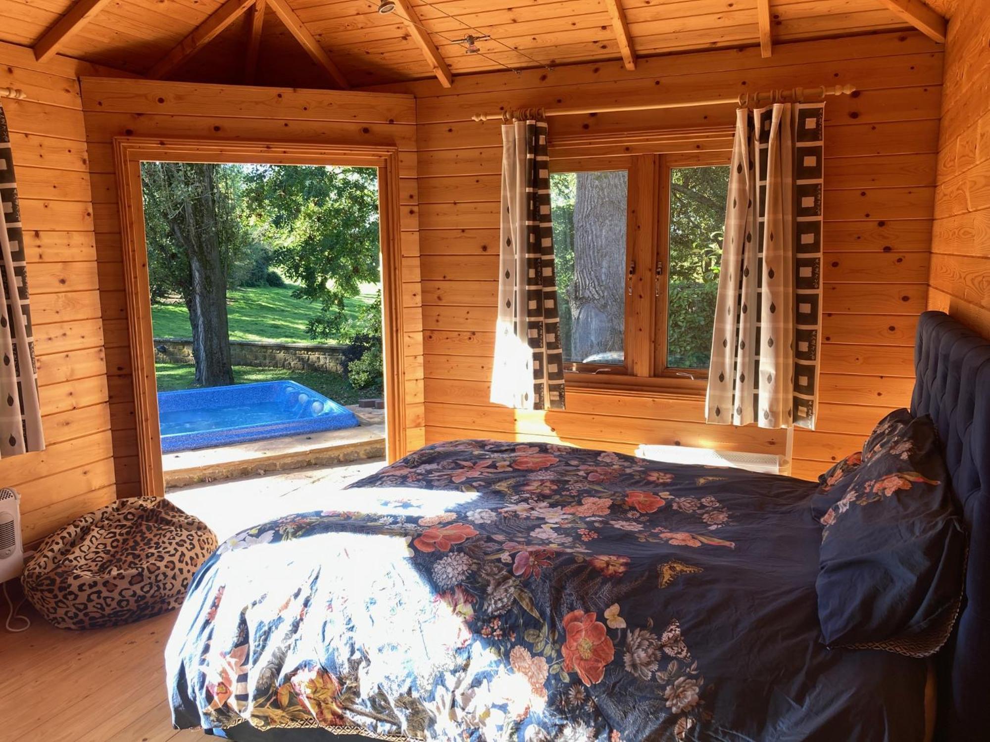 Exclusive 2 Bedroom Apartment With Summer House And Hot Tub ดาเวนทรี ภายนอก รูปภาพ