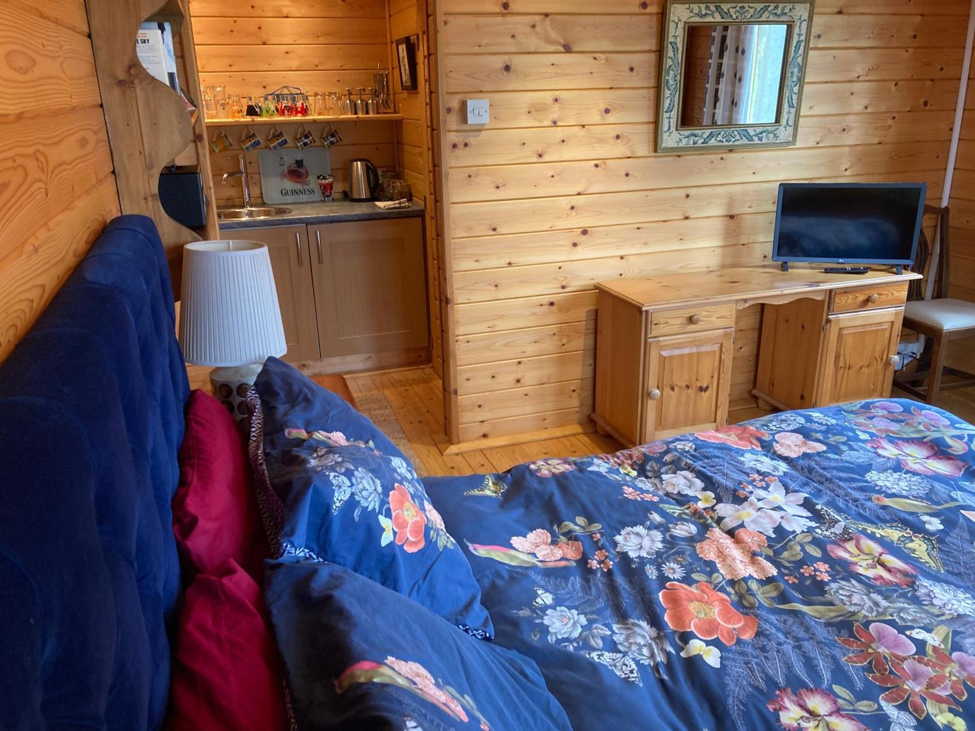 Exclusive 2 Bedroom Apartment With Summer House And Hot Tub ดาเวนทรี ภายนอก รูปภาพ