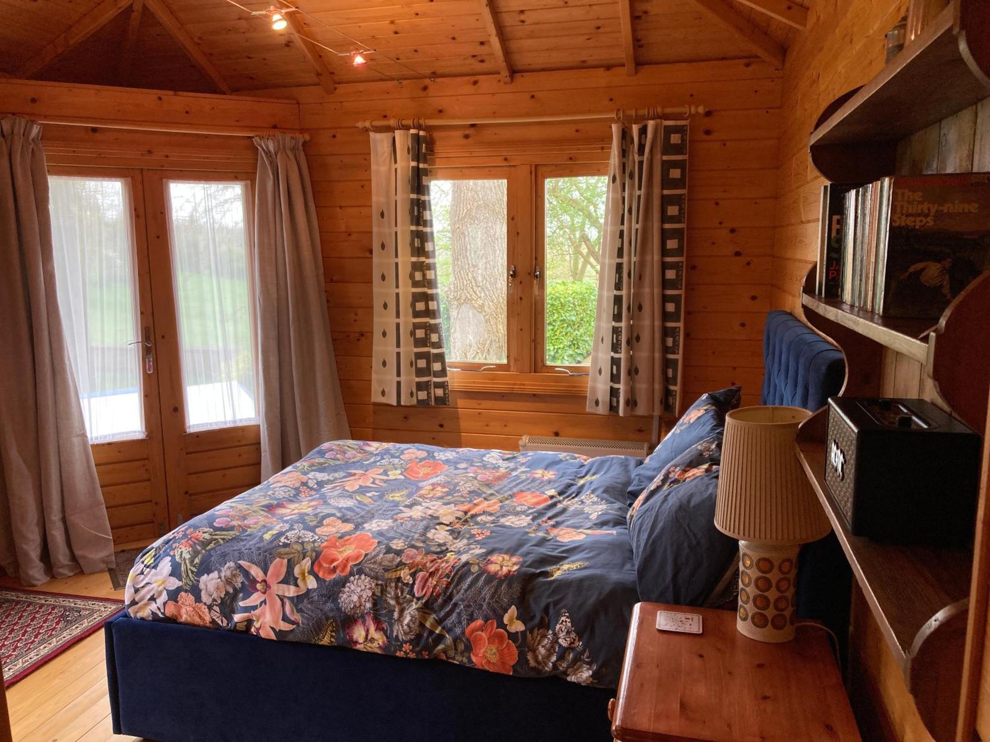 Exclusive 2 Bedroom Apartment With Summer House And Hot Tub ดาเวนทรี ภายนอก รูปภาพ